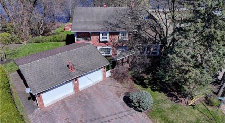 Residential - Two Level House - Saint-Hyacinthe ( Douville ), Canada - Canada