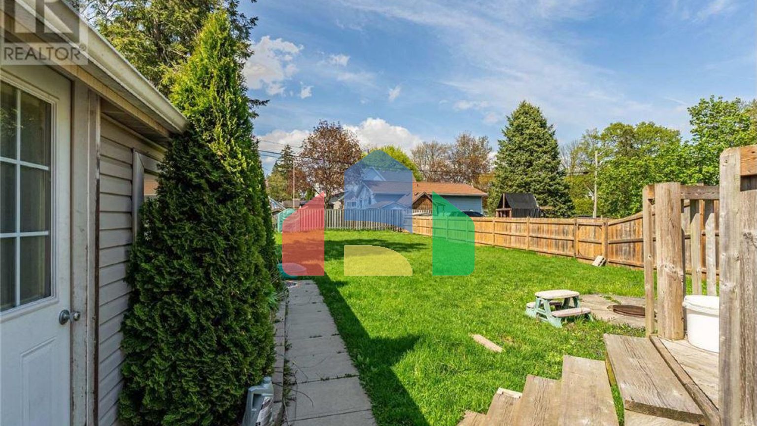 Residential - Single Family Home - Aylmer, Canada - Canada