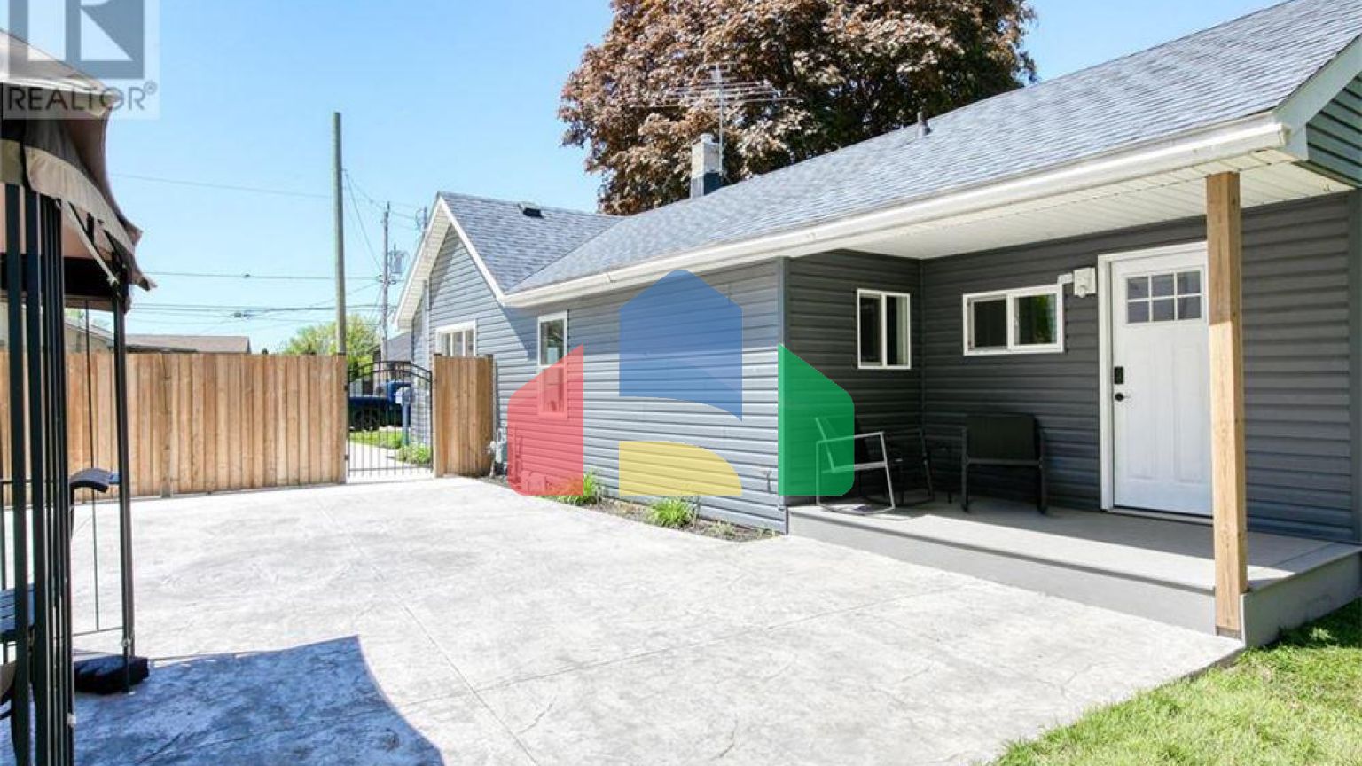 Residential - Single Family Home - LaSalle, Canada - Canada