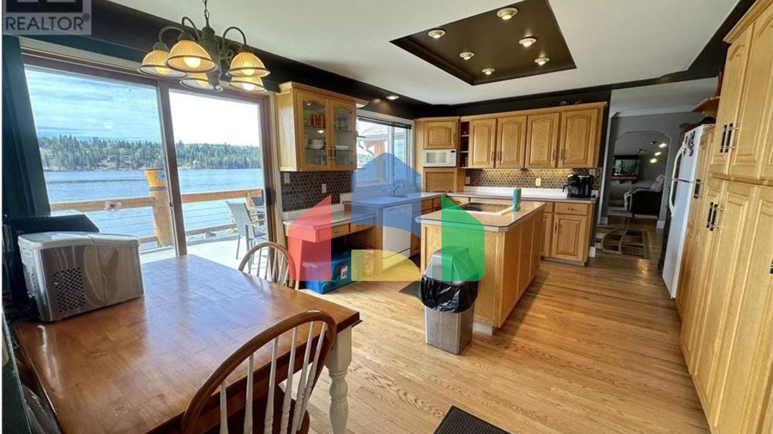 Residential - Single Family Home - 100 Mile House, Canada - Canada