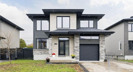 Residential - Two Level House - Saint-Lazare, Canada - Canada
