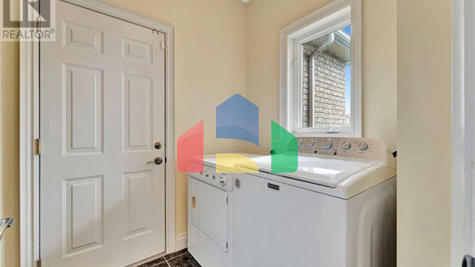 Residential - Single Family Home - Paris, Canada - Canada