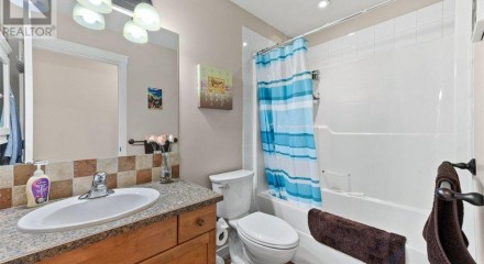 Residential - Single Family Home - Oliver, Canada - Canada