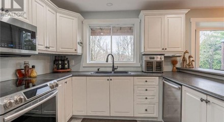 Residential - Single Family Home - Tay, Canada - Canada