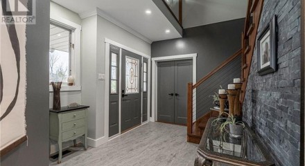 Residential - Single Family Home - Tay, Canada - Canada