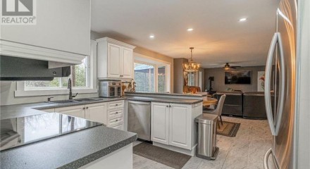 Residential - Single Family Home - Tay, Canada - Canada