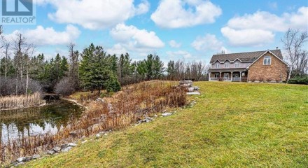 Residential - Single Family Home - Tay, Canada - Canada