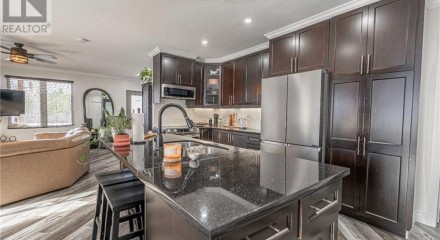 Commercial - Commercial/Retail - Tay, Canada - Canada