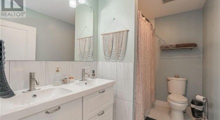 Commercial - Commercial/Retail - Tay, Canada - Canada