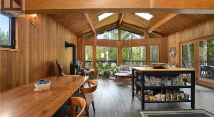 Residential - Single Family Home - Mayne Island, Canada - Canada