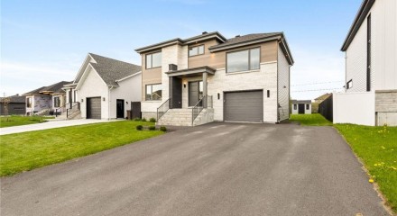 Residential - Two Level House - Saint-Jean-sur-Richelieu (L'Acadie), Canada - Canada