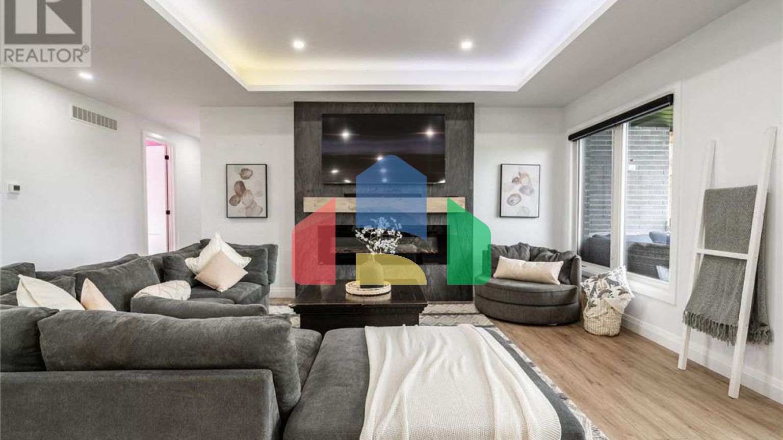 Residential - Single Family Home - Brantford, Canada - Canada