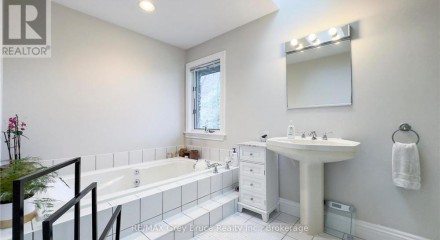 Residential - Single Family Home - Meaford, Canada - Canada