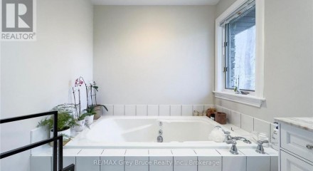 Residential - Single Family Home - Meaford, Canada - Canada