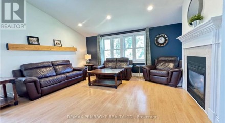 Residential - Single Family Home - Deep River, Canada - Canada