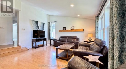 Residential - Single Family Home - Deep River, Canada - Canada