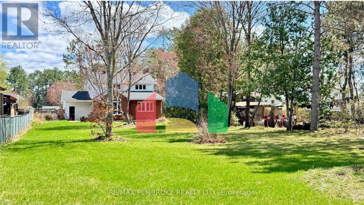 Residential - Single Family Home - Deep River, Canada - Canada