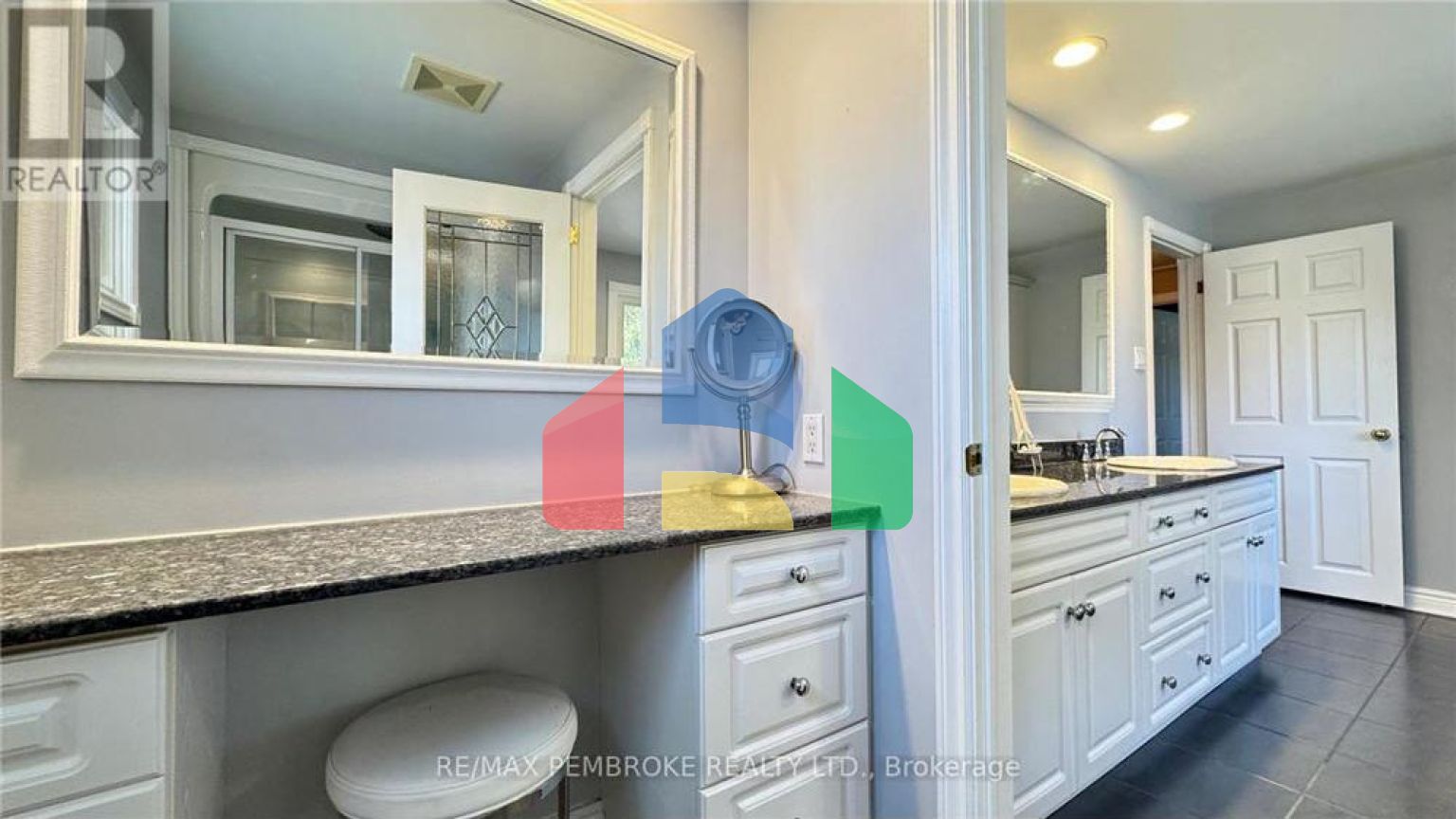 Residential - Single Family Home - Deep River, Canada - Canada