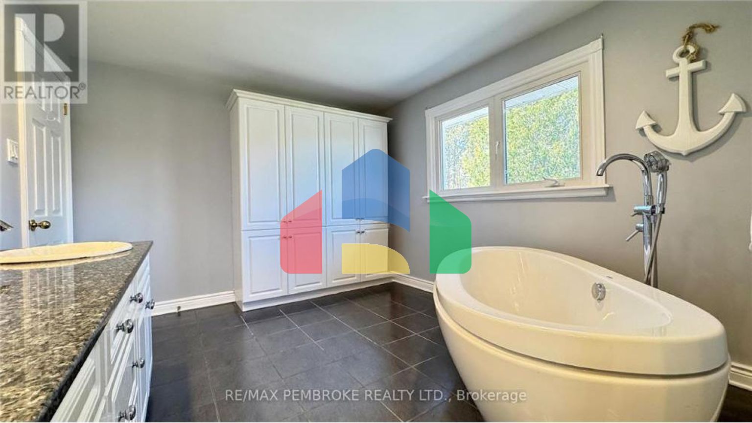 Residential - Single Family Home - Deep River, Canada - Canada