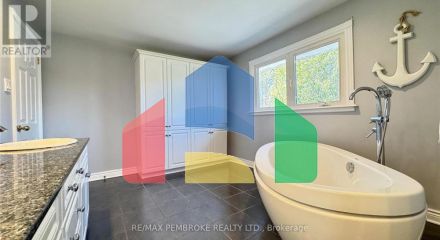 Residential - Single Family Home - Deep River, Canada - Canada