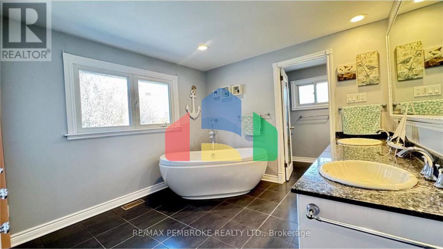 Residential - Single Family Home - Deep River, Canada - Canada