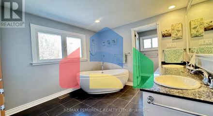 Residential - Single Family Home - Deep River, Canada - Canada