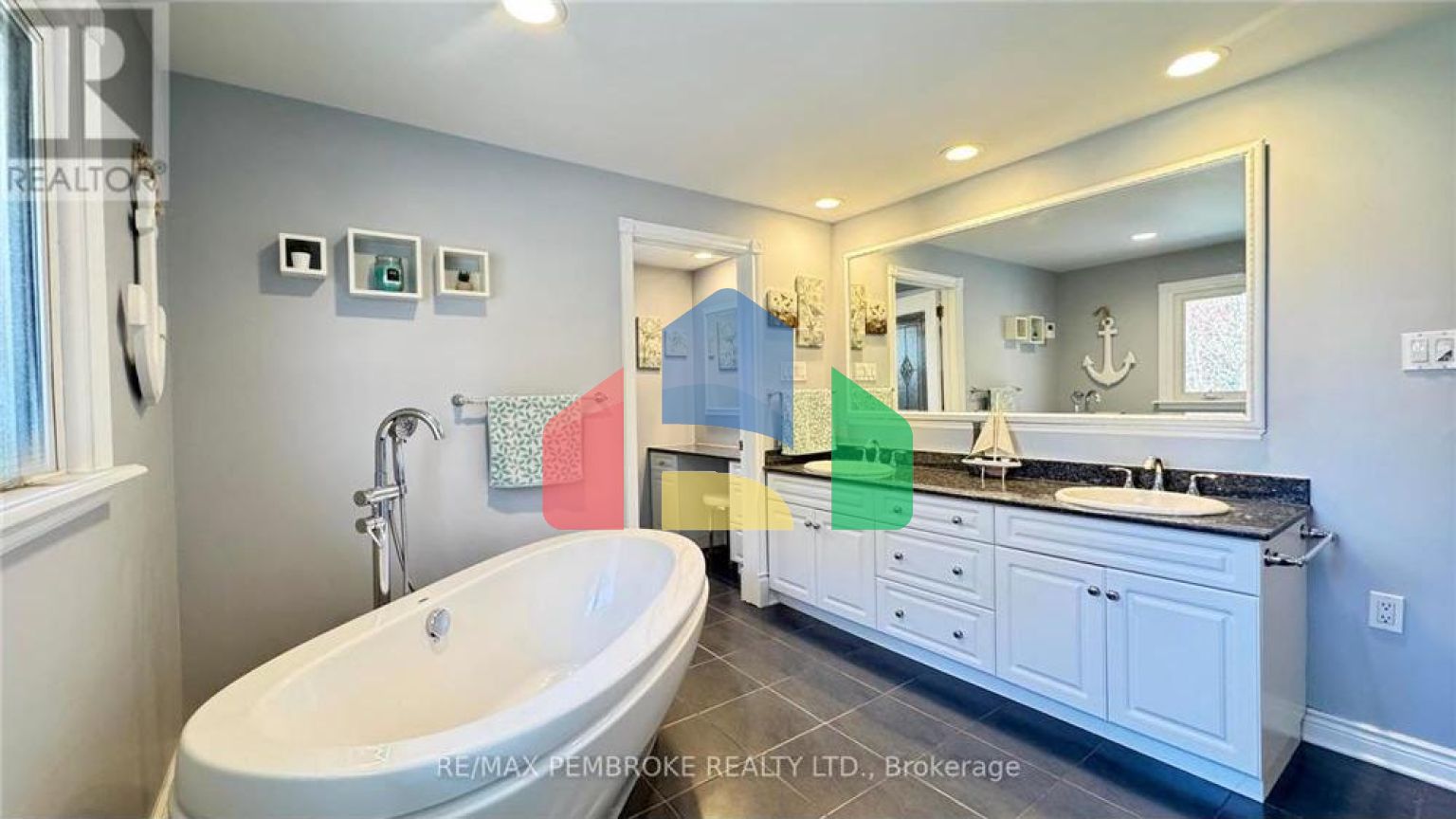 Residential - Single Family Home - Deep River, Canada - Canada