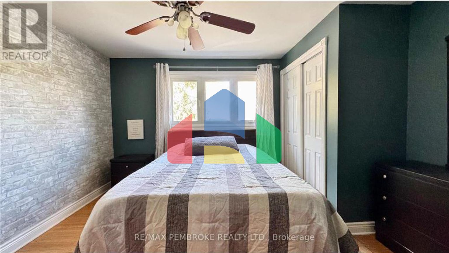 Residential - Single Family Home - Deep River, Canada - Canada