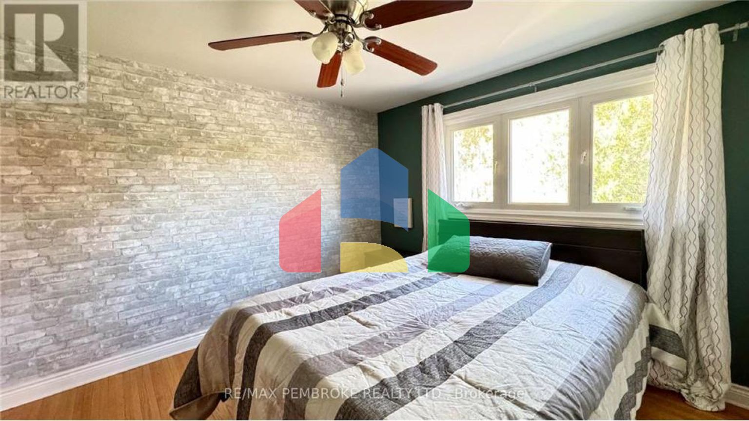 Residential - Single Family Home - Deep River, Canada - Canada