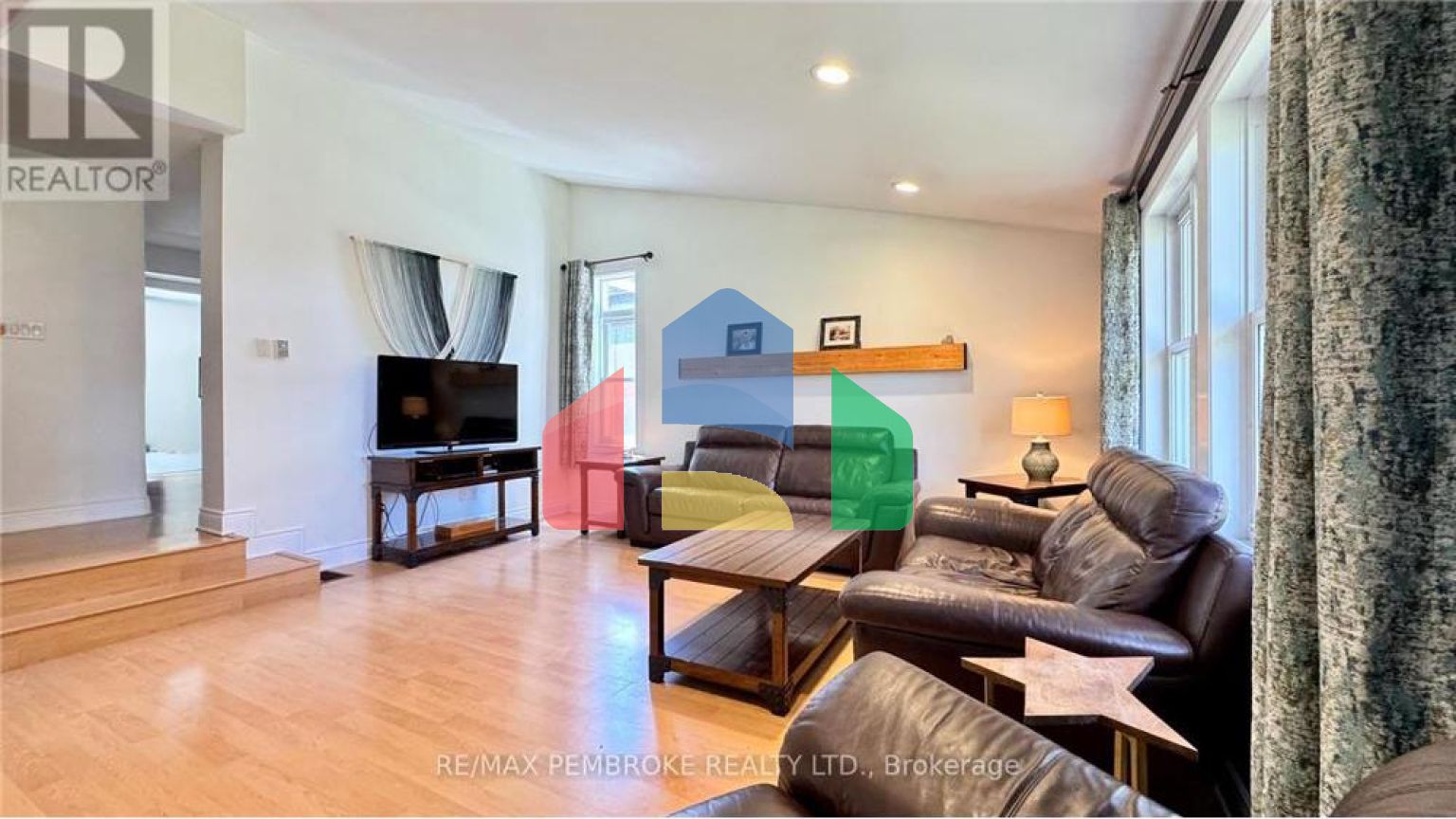 Residential - Single Family Home - Deep River, Canada - Canada