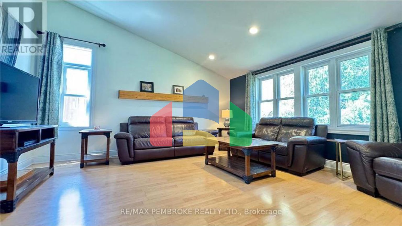 Residential - Single Family Home - Deep River, Canada - Canada