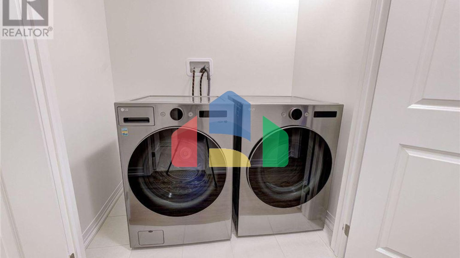 Residential - Single Family Home - Cambridge, Canada - Canada