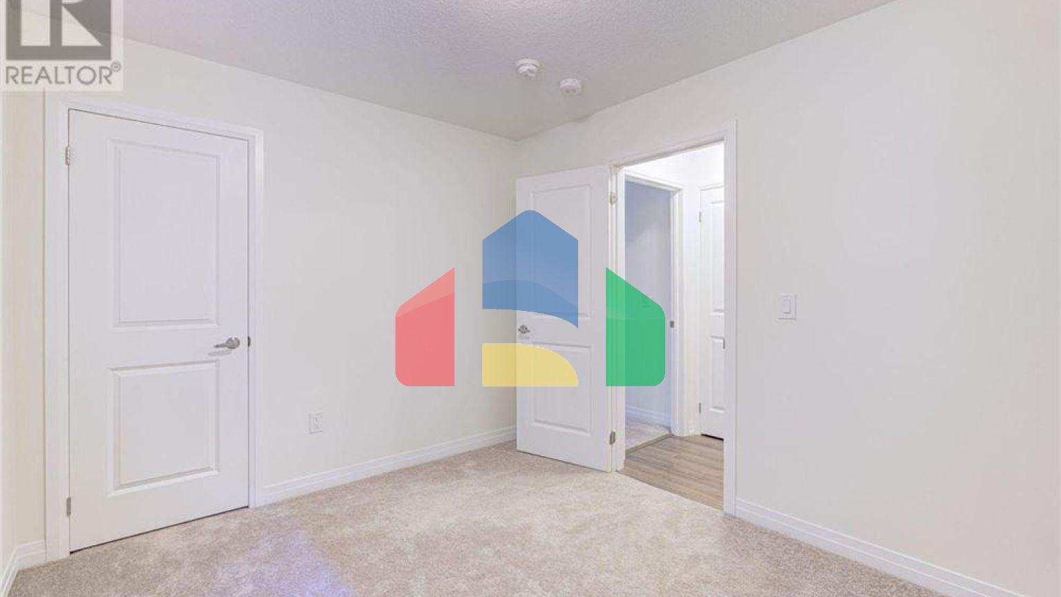 Residential - Single Family Home - Cambridge, Canada - Canada