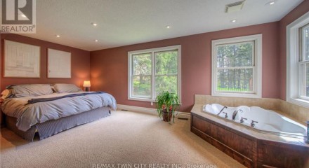Residential - Single Family Home - Cambridge, Canada - Canada