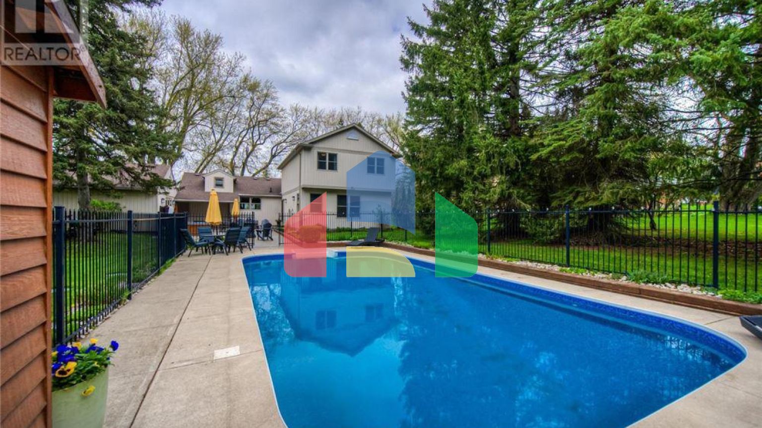 Residential - Single Family Home - Cambridge, Canada - Canada