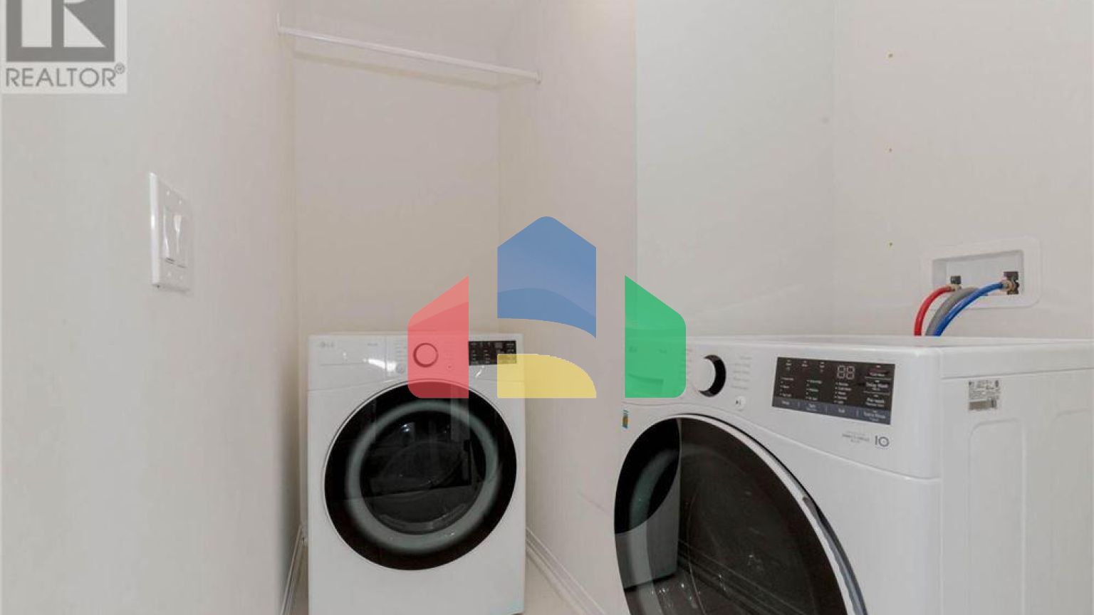 Residential - Single Family Home - Cambridge, Canada - Canada