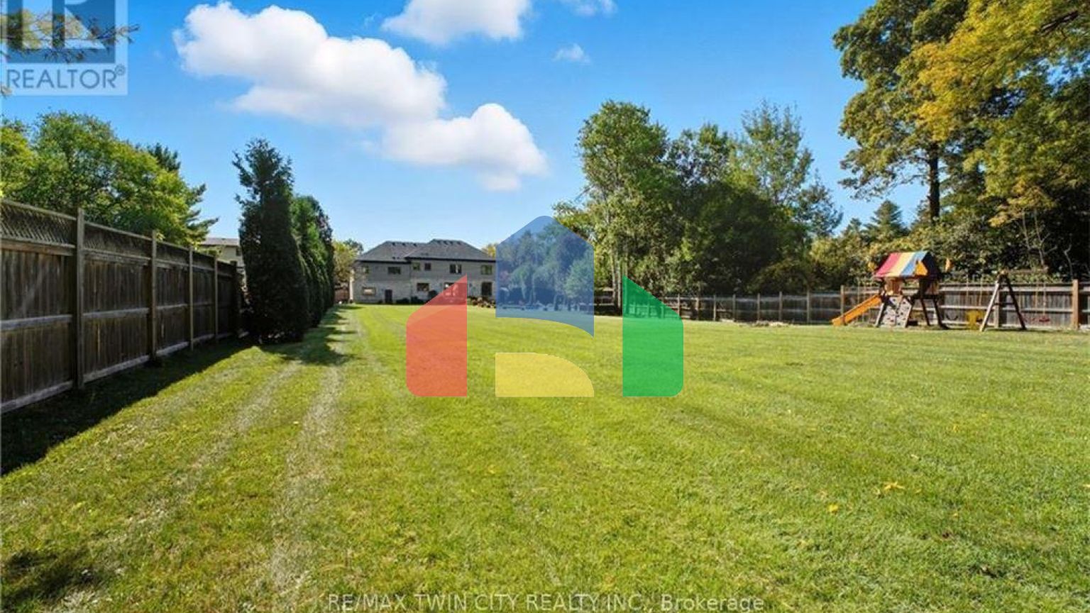 Residential - Single Family Home - Cambridge, Canada - Canada