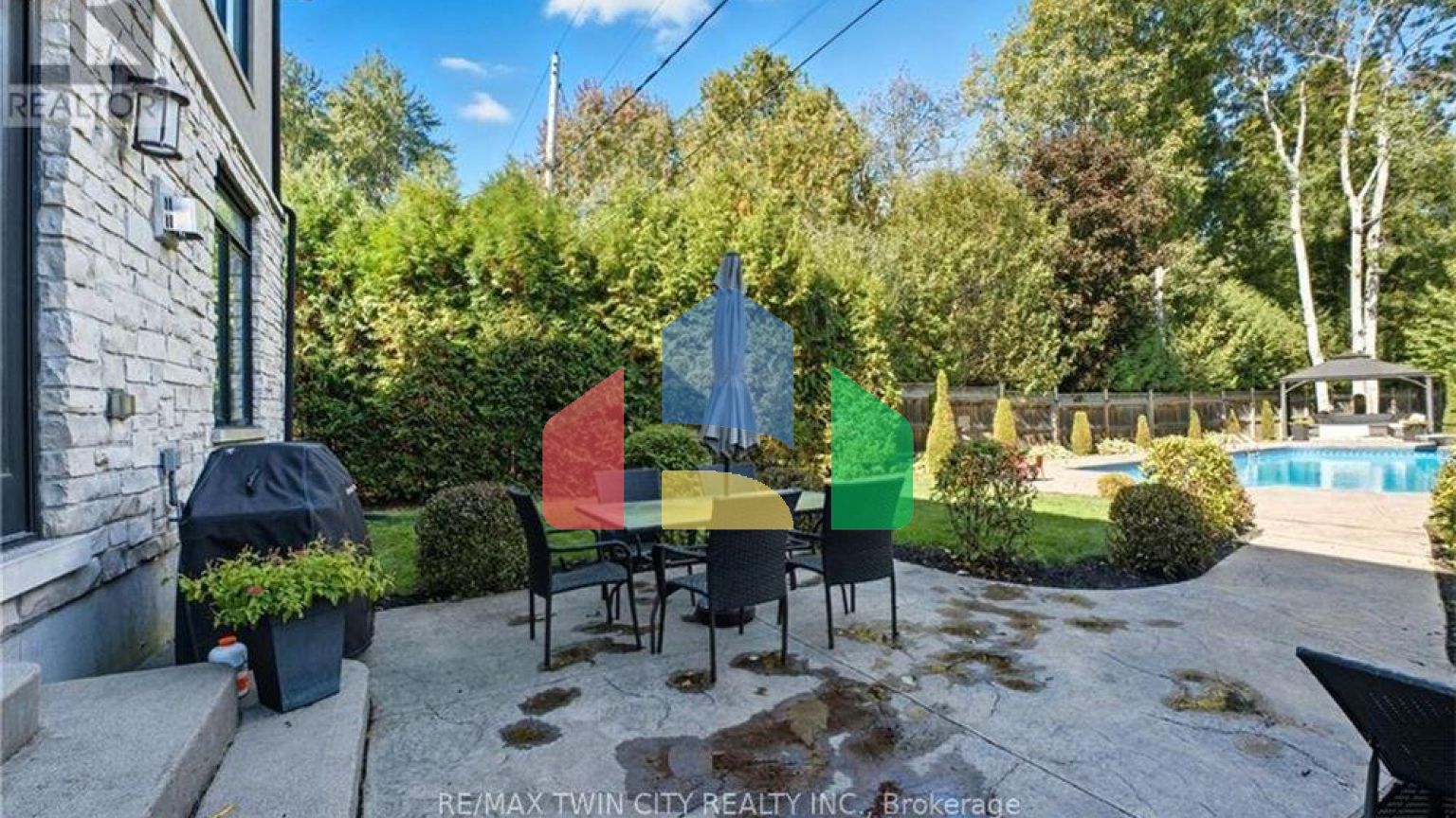 Residential - Single Family Home - Cambridge, Canada - Canada