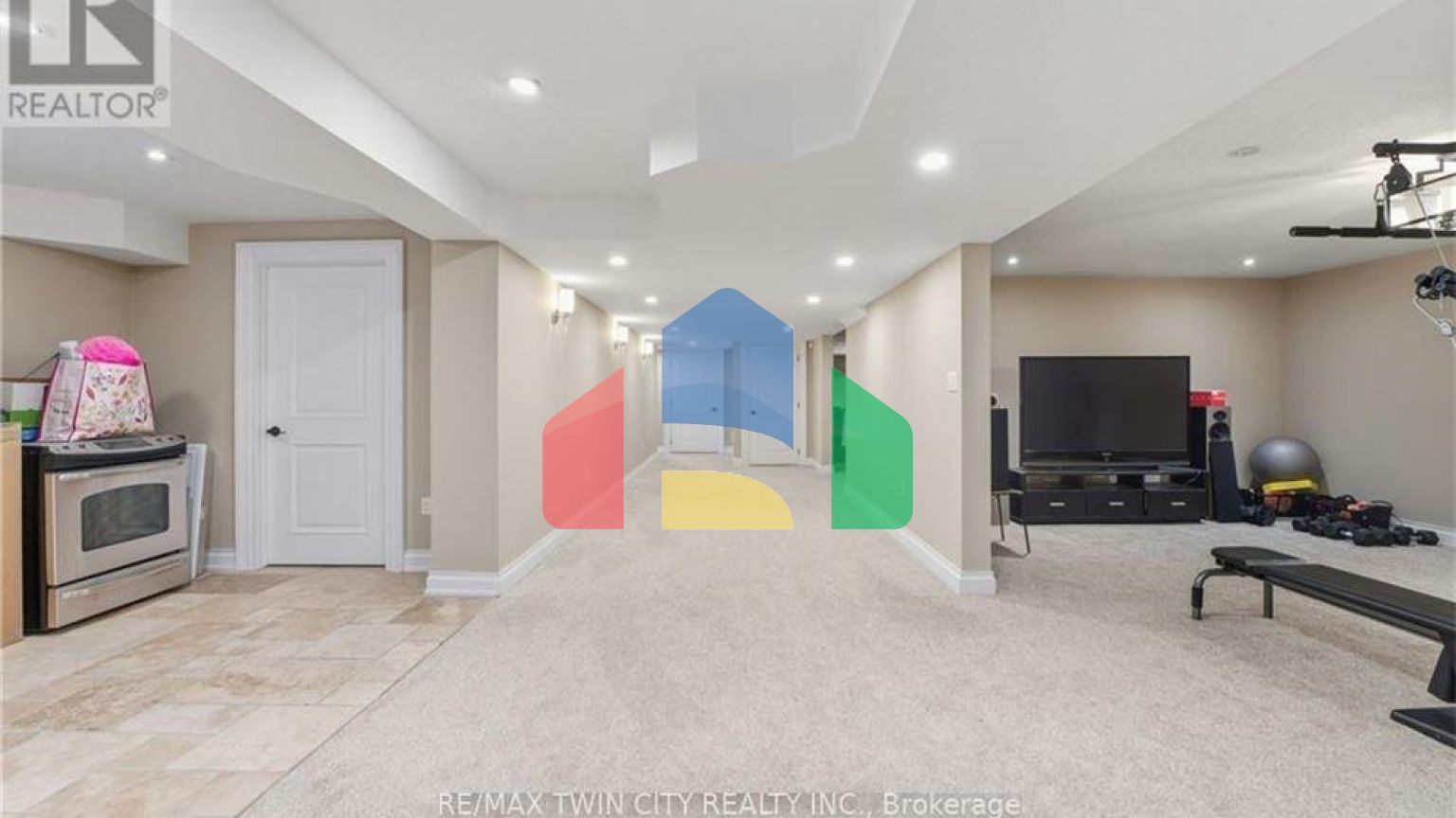 Residential - Single Family Home - Cambridge, Canada - Canada