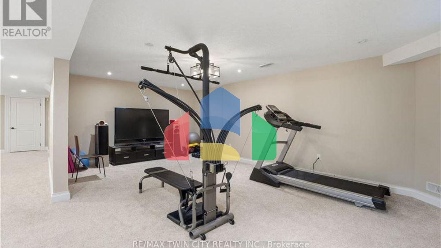 Residential - Single Family Home - Cambridge, Canada - Canada