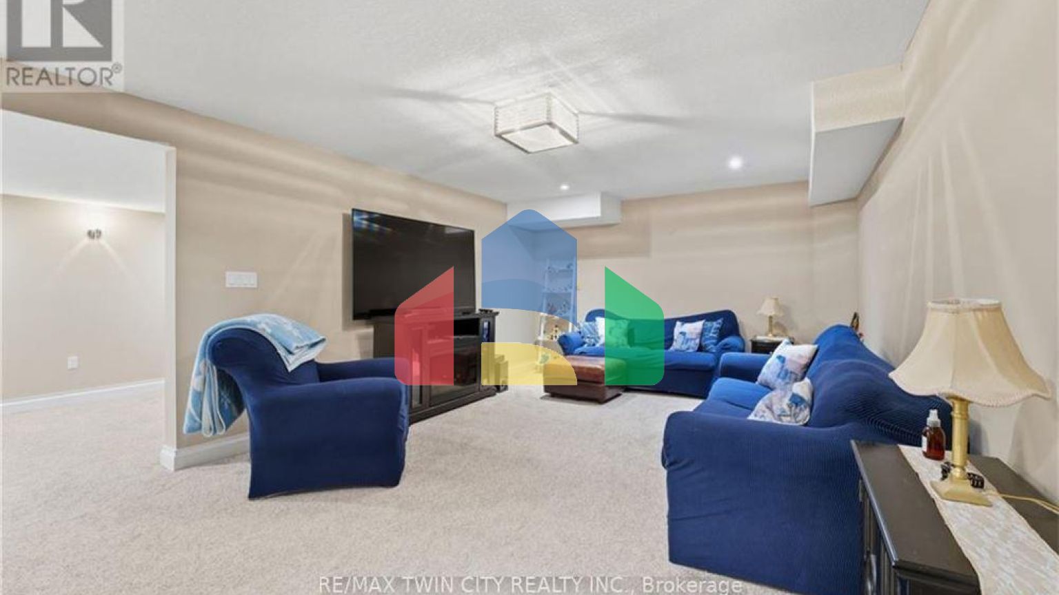 Residential - Single Family Home - Cambridge, Canada - Canada