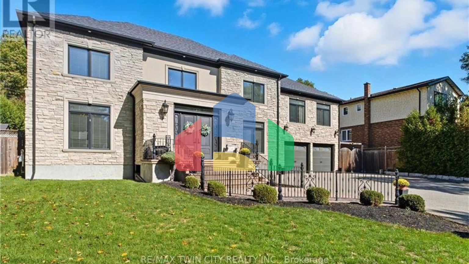 Residential - Single Family Home - Cambridge, Canada - Canada