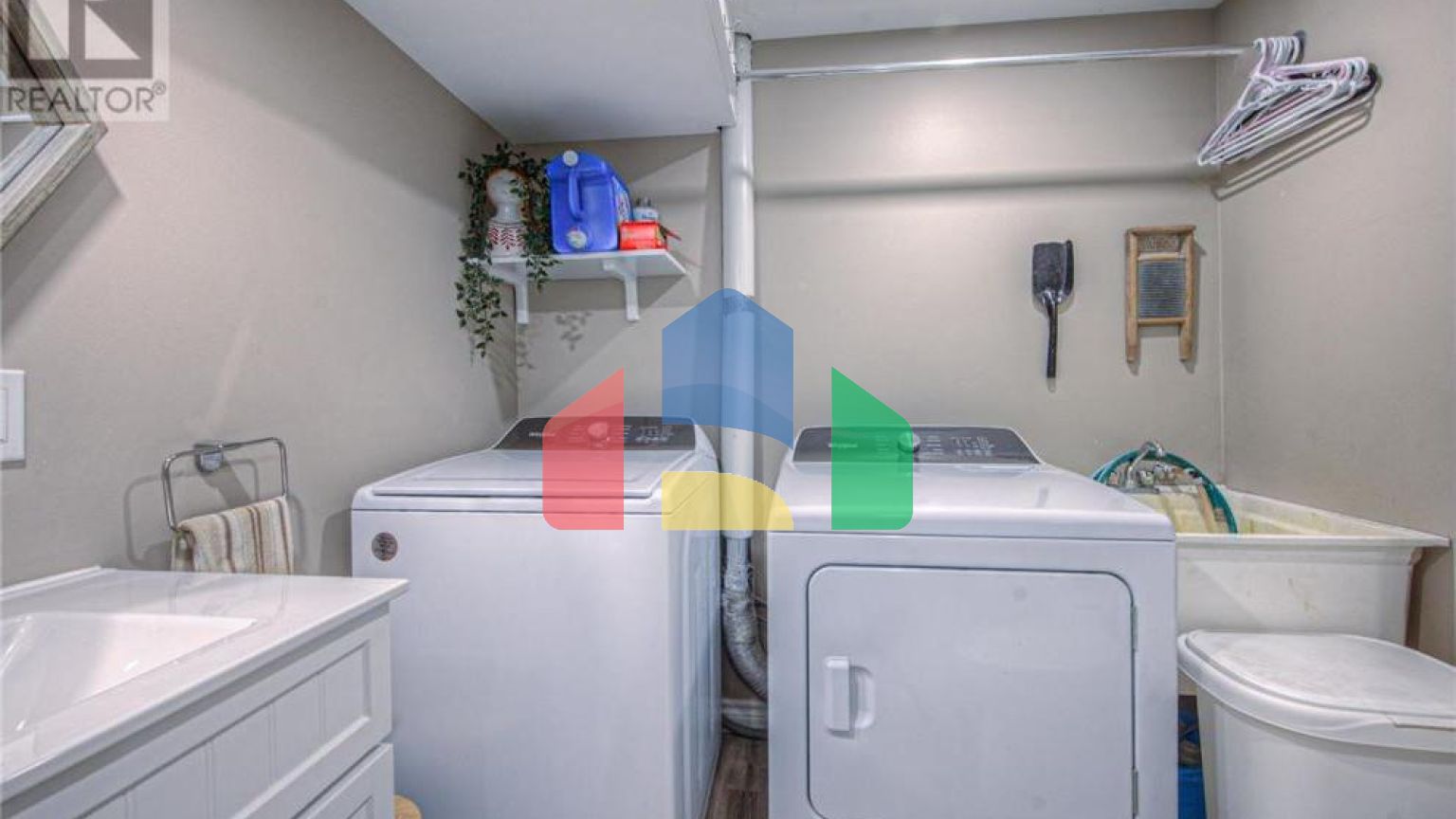 Residential - Single Family Home - Cambridge, Canada - Canada