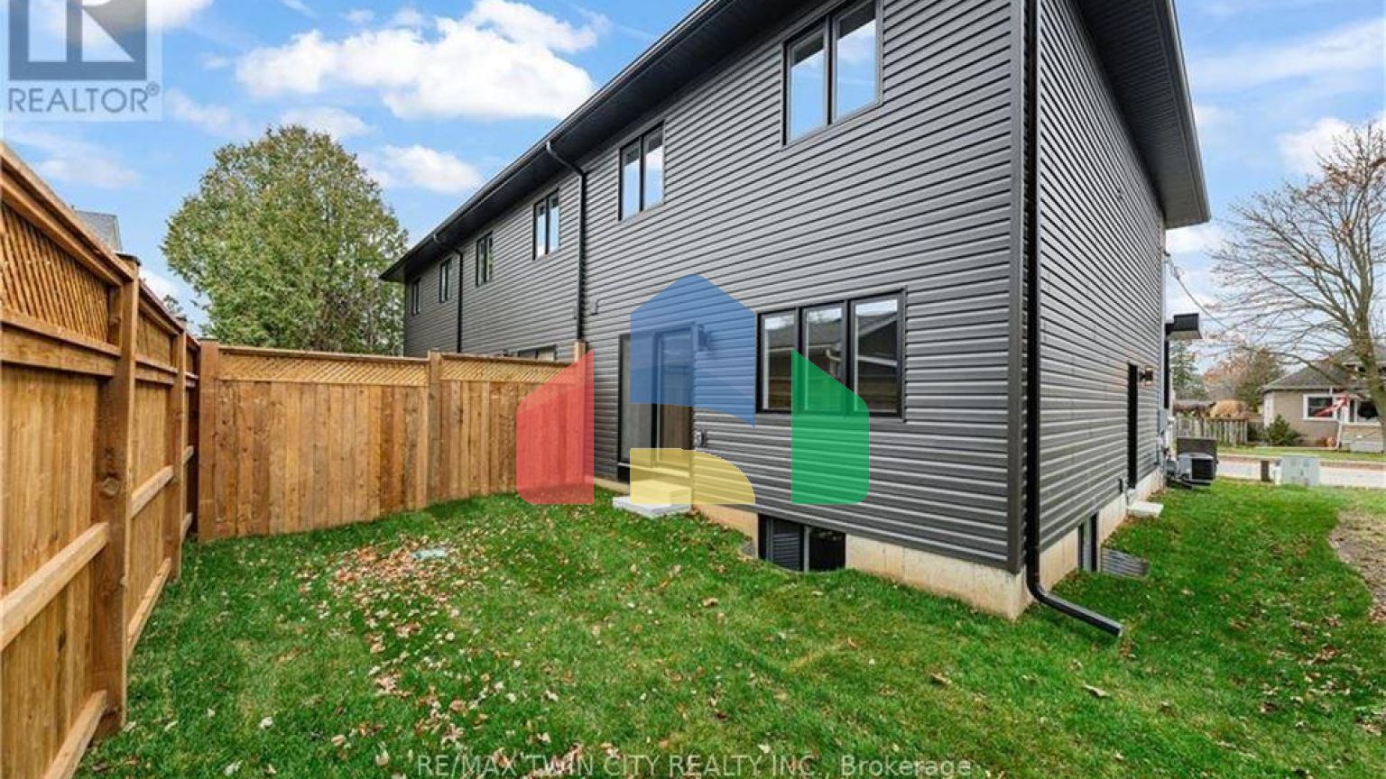 Residential - Single Family Home - Cambridge, Canada - Canada