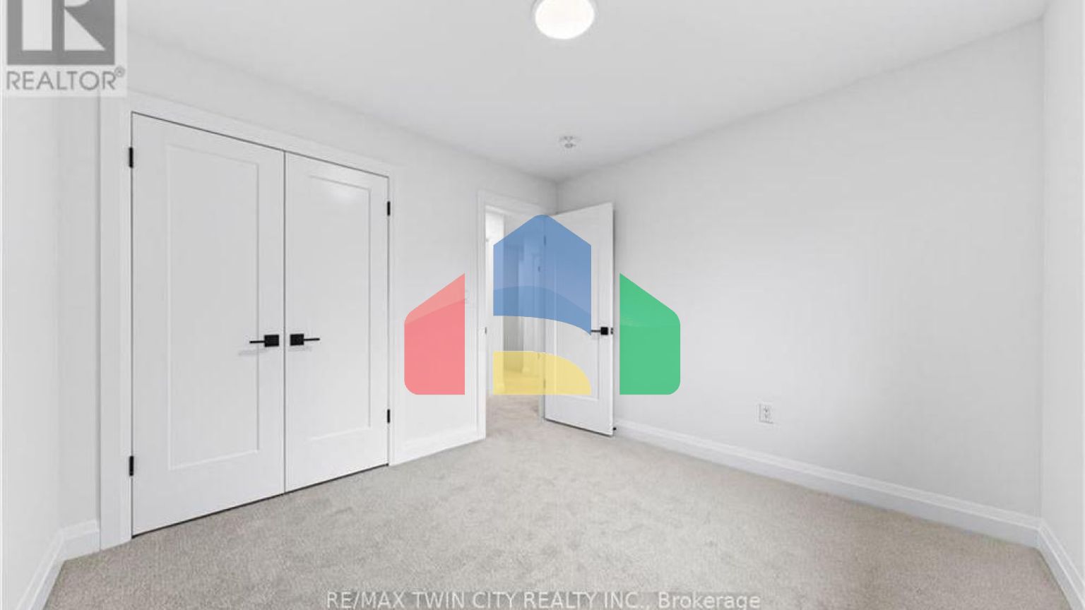 Residential - Single Family Home - Cambridge, Canada - Canada