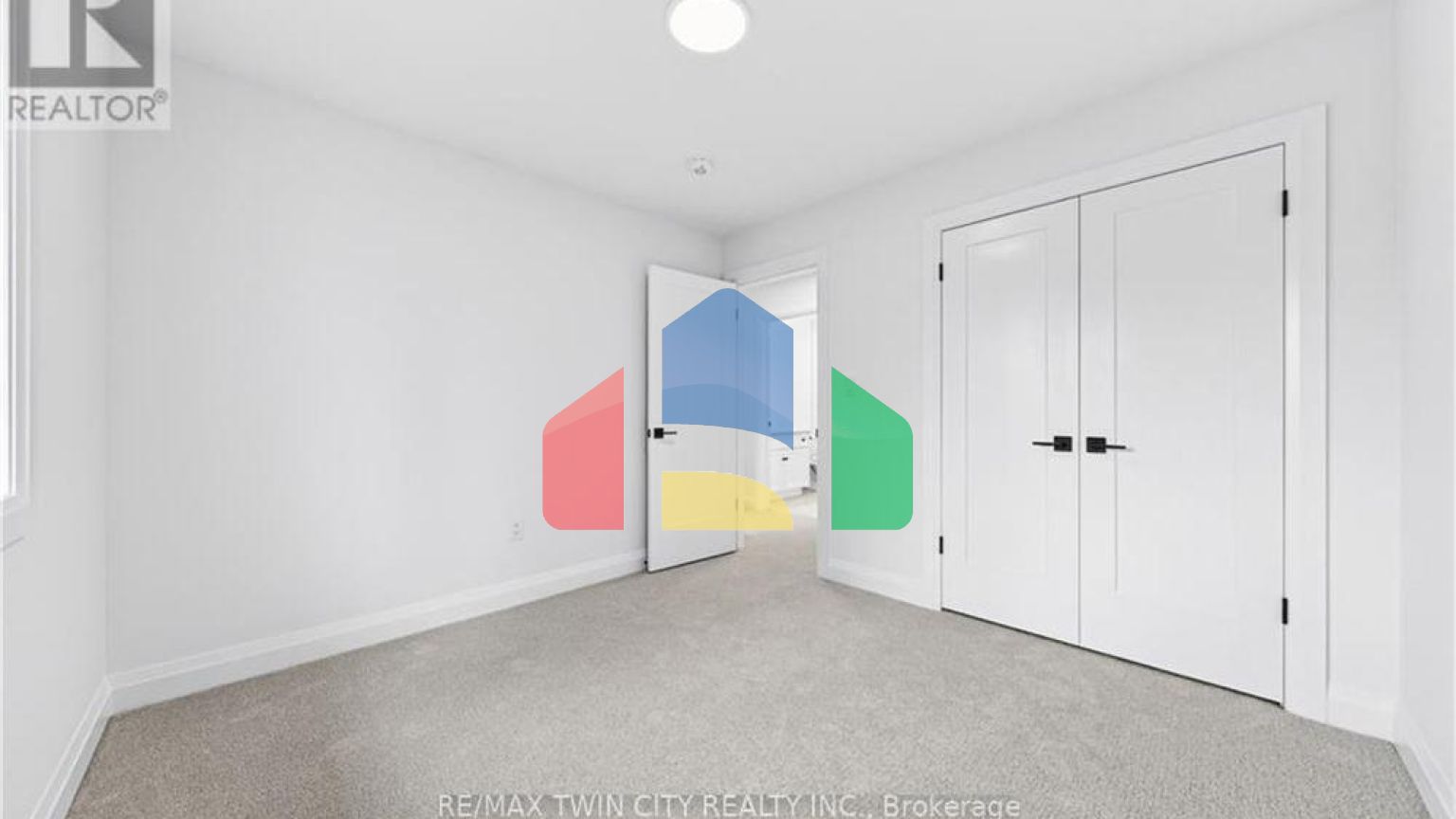 Residential - Single Family Home - Cambridge, Canada - Canada