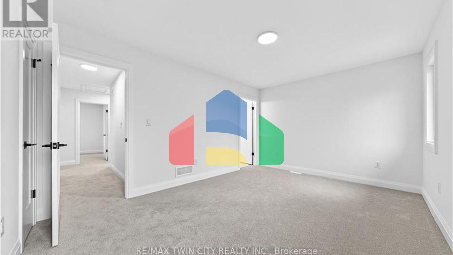 Residential - Single Family Home - Cambridge, Canada - Canada