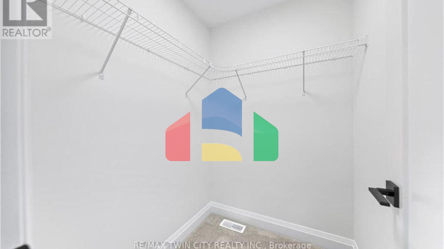 Residential - Single Family Home - Cambridge, Canada - Canada