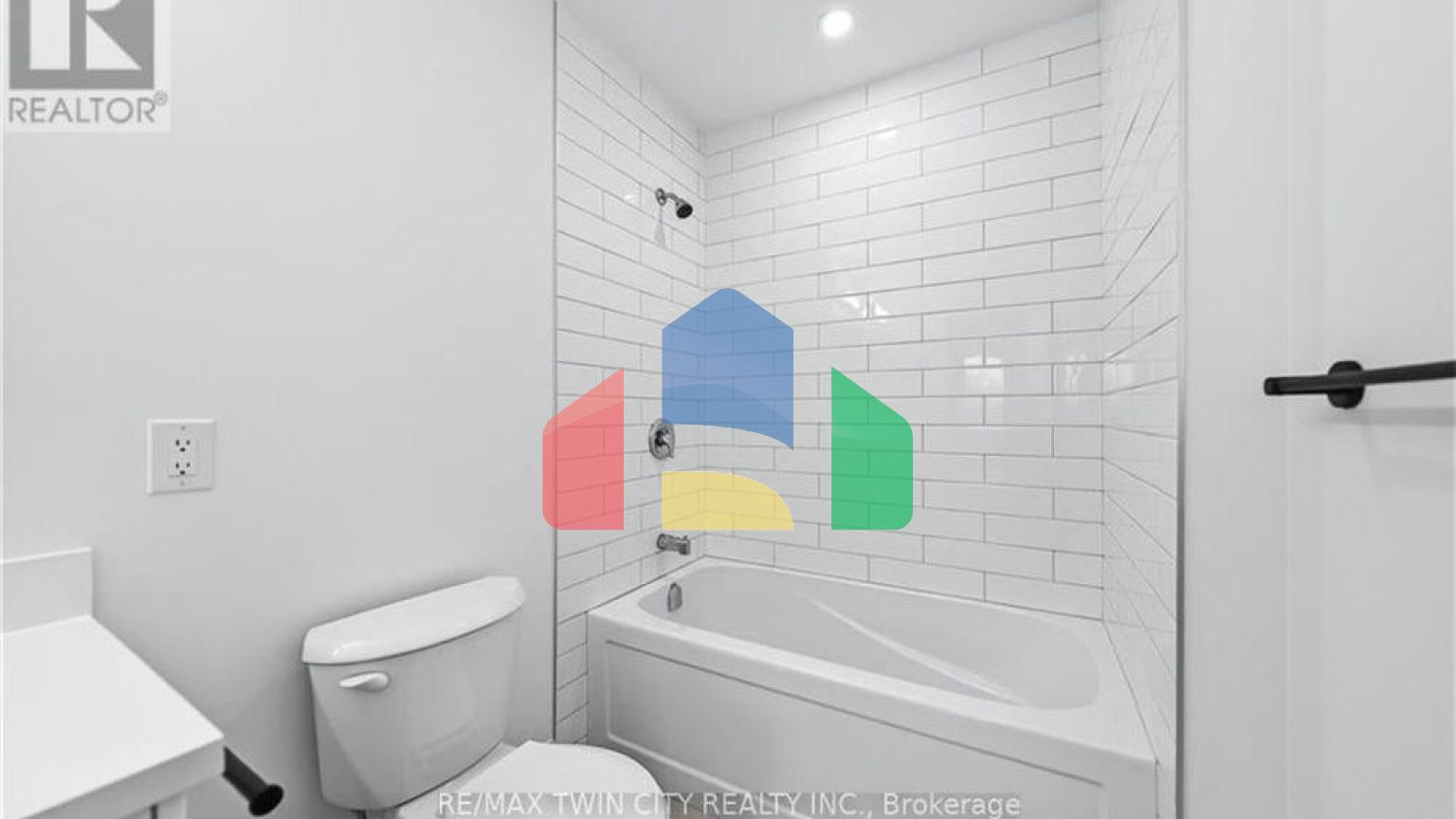 Residential - Single Family Home - Cambridge, Canada - Canada