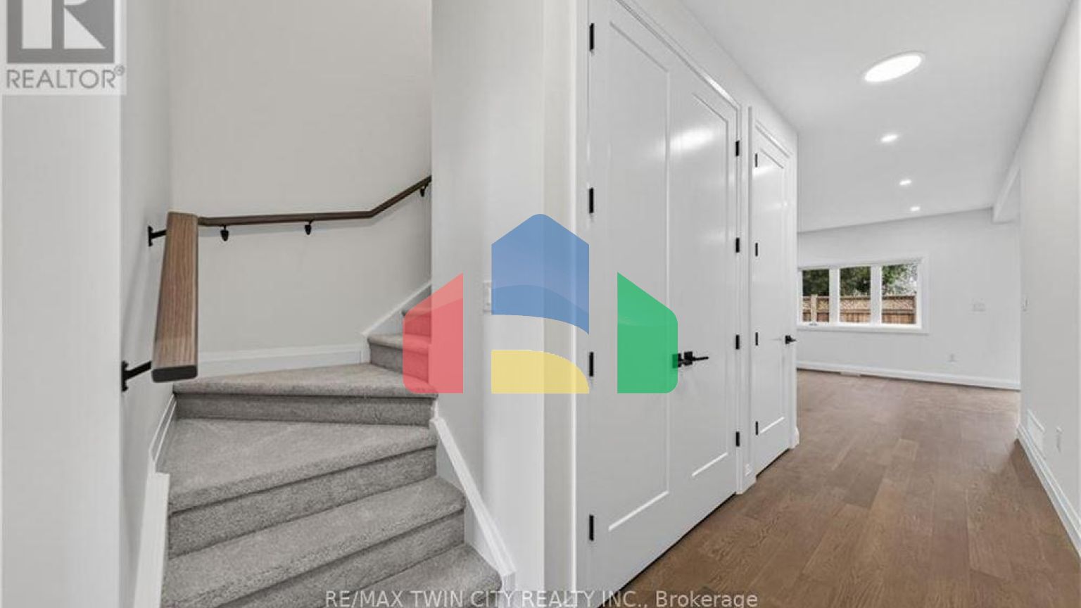 Residential - Single Family Home - Cambridge, Canada - Canada